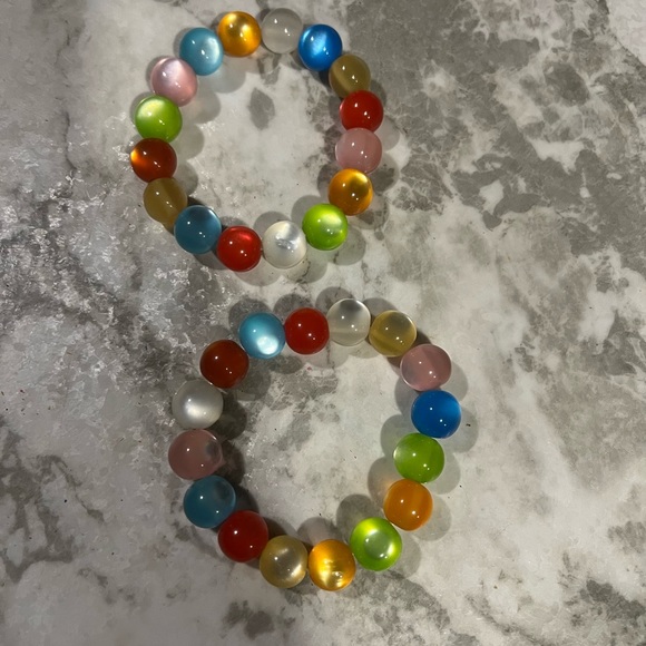 Colorful resin beaded stretch bracelets - Picture 3 of 5